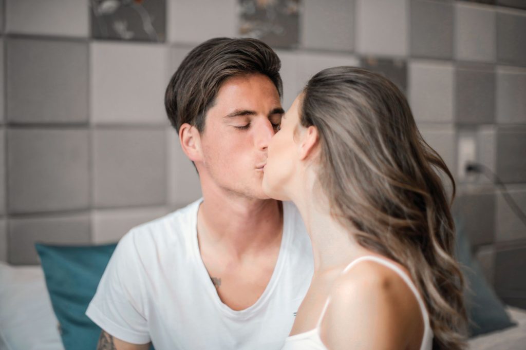 Couple enlacé