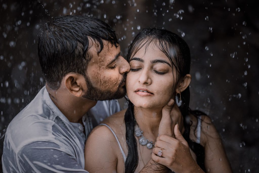 Couple enlacé