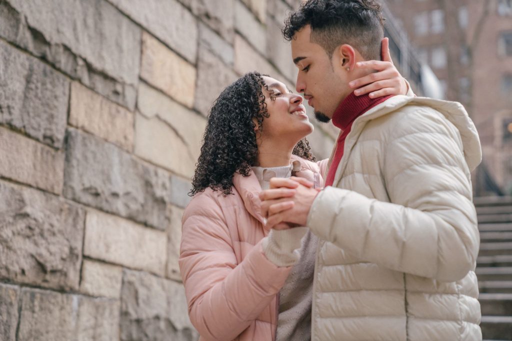 Couple enlacé