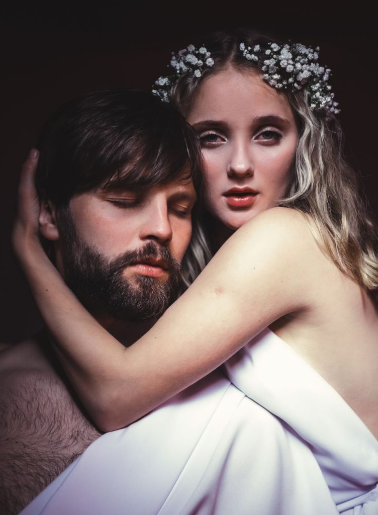 Couple enlacé