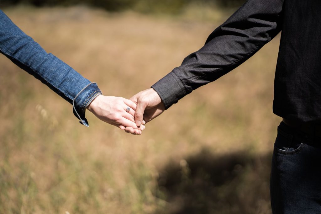 Couple enlacé