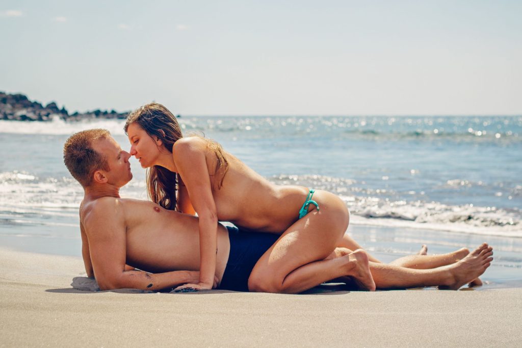 Couple enlacé